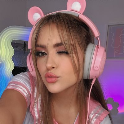 Ari Gameplays 🤍 profile image