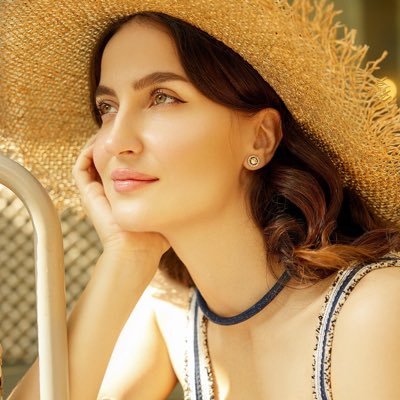 Elli AvrRam profile image
