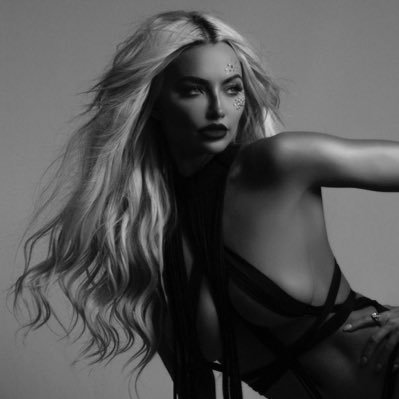 Lindsey Pelas profile image